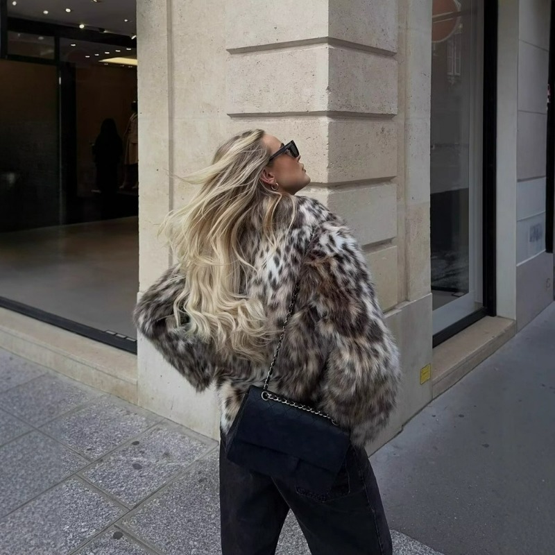 Europe Beautiful Women's Cloth - огляд і ціна Winter Clothing Europe